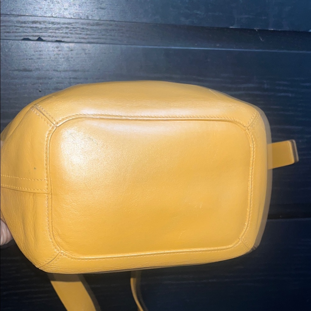 Coach soho vintage Yellow Leather Hobo Bag
9186 - Picture 5 of 10